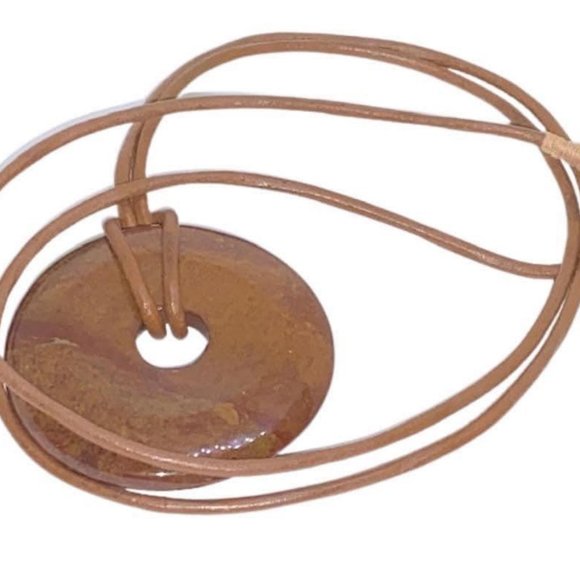 Vintage Red jasper stone disc pendant leather cord necklace - Picture 3 of 3